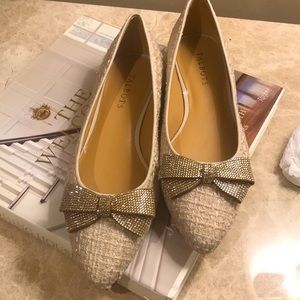 Stunning creme tweed bow shoes! NWT - 9M all year round glamour🤩✨🤩